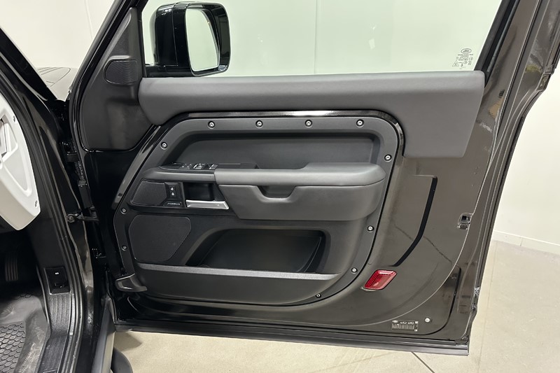 2026 (26) LAND ROVER COMMERCIAL DEFENDER 3.0 D250 Hard Top X-Dynamic HSE Auto 5870803