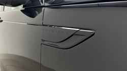 2023 (23) LAND ROVER DISCOVERY 3.0 D300 S 5dr Auto 5731047