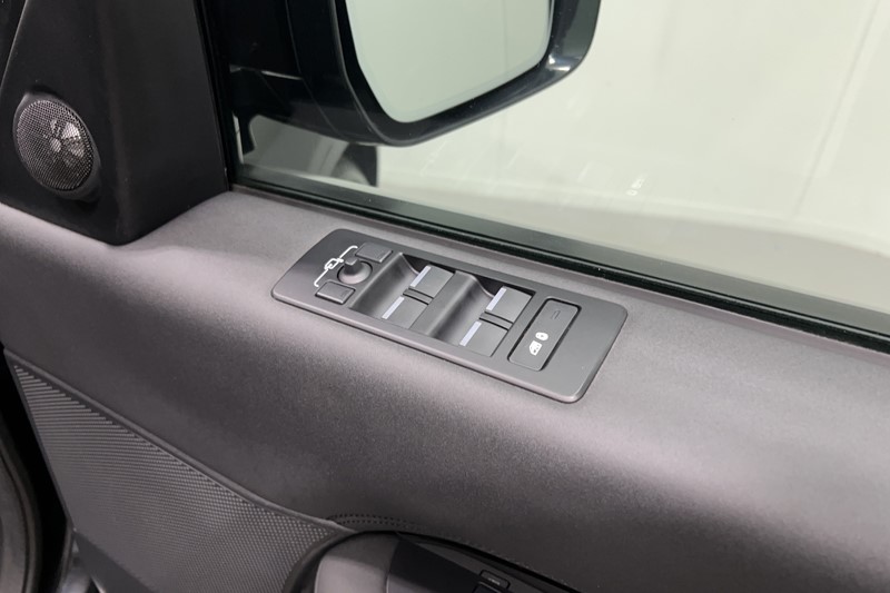 2023 (23) LAND ROVER DISCOVERY 3.0 D300 S 5dr Auto 5731008