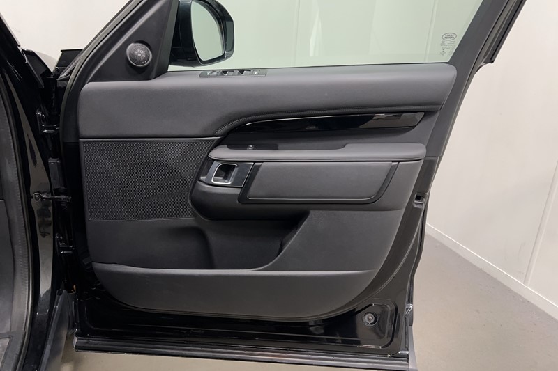 2023 (23) LAND ROVER DISCOVERY 3.0 D300 S 5dr Auto 5731006