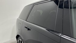 2024 (74) LAND ROVER RANGE ROVER 3.0 D300 SE 4dr Auto 5739383