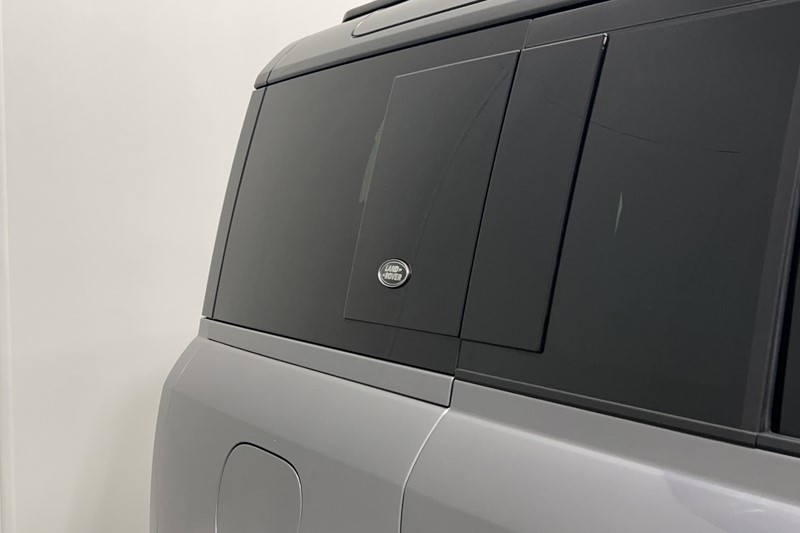 2022 (72) LAND ROVER DEFENDER 3.0 D250 X-Dynamic SE 110 5dr Auto 5751383