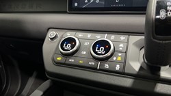 2022 (72) LAND ROVER DEFENDER 3.0 D250 X-Dynamic SE 110 5dr Auto 5751358