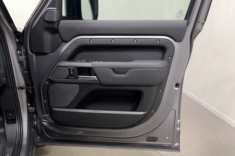 2022 (72) LAND ROVER DEFENDER 3.0 D250 X-Dynamic SE 110 5dr Auto 5751345