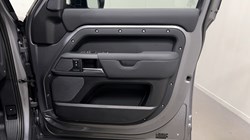 2022 (72) LAND ROVER DEFENDER 3.0 D250 X-Dynamic SE 110 5dr Auto 5751345