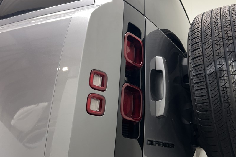 2022 (72) LAND ROVER DEFENDER 3.0 D250 X-Dynamic SE 110 5dr Auto 5751379