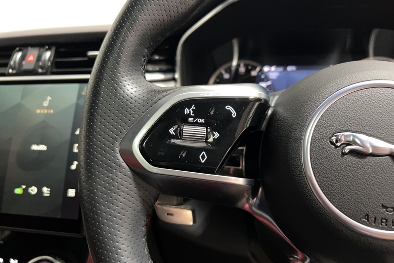 2022 (72) JAGUAR F-PACE 2.0 D200 R-Dynamic SE 5dr Auto AWD 5771782