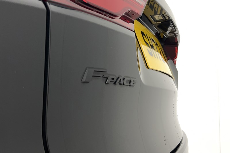 2022 (72) JAGUAR F-PACE 2.0 D200 R-Dynamic SE 5dr Auto AWD 5771807