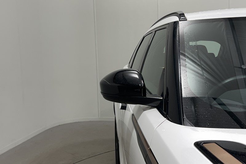 2022 (22) LAND ROVER RANGE ROVER VELAR 2.0 D200 R-Dynamic S 5dr Auto 5772177