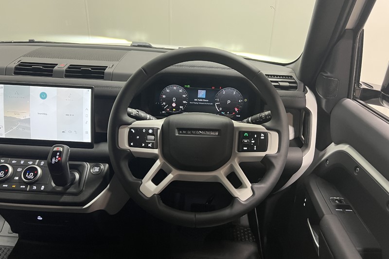 2025 (25) LAND ROVER COMMERCIAL DEFENDER 3.0 D250 Hard Top S Auto [3 Seat] 5745355