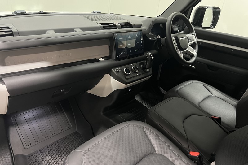 2025 (25) LAND ROVER COMMERCIAL DEFENDER 3.0 D250 Hard Top S Auto [3 Seat] 5745368