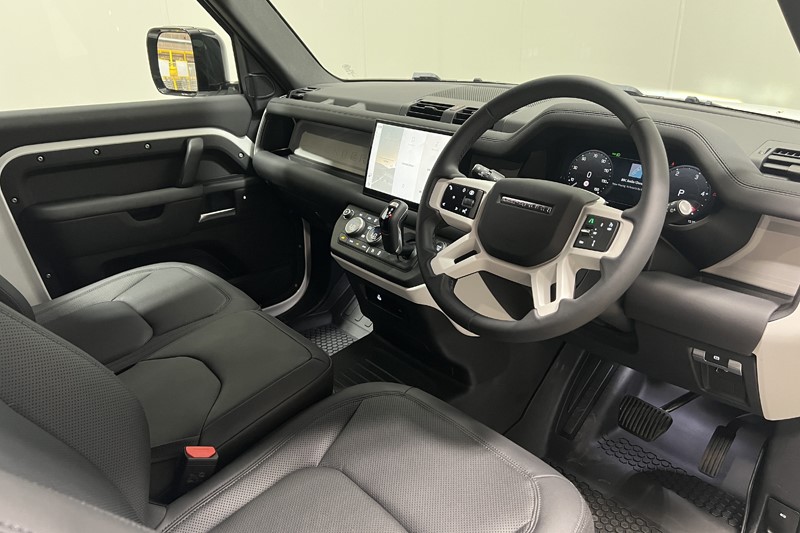 2025 (25) LAND ROVER COMMERCIAL DEFENDER 3.0 D250 Hard Top S Auto [3 Seat] 5745354