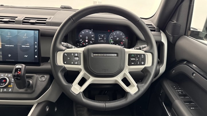2025 (25) LAND ROVER DEFENDER 2.0 P300e X-Dynamic HSE 110 5dr Auto 5738007