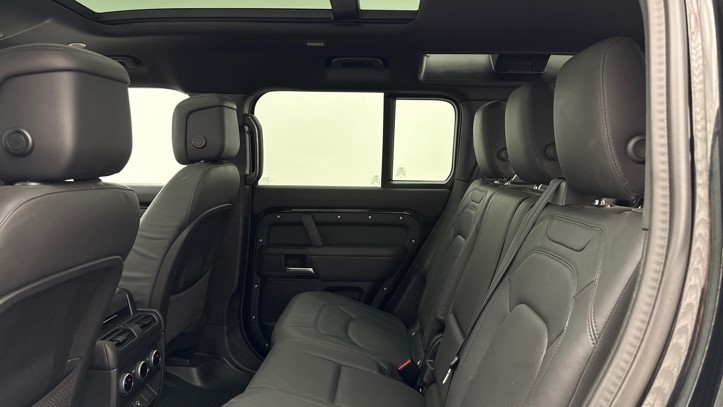 2025 (25) LAND ROVER DEFENDER 3.0 D350 X-Dynamic HSE 110 5dr Auto [7 Seat] 5738395