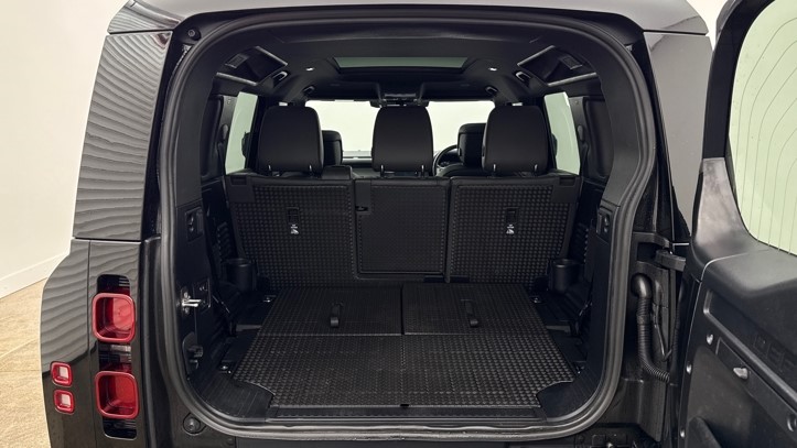 2025 (25) LAND ROVER DEFENDER 3.0 D350 X-Dynamic HSE 110 5dr Auto [7 Seat] 5738401