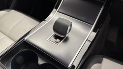 2025 (25) LAND ROVER RANGE ROVER VELAR 2.0 D200 MHEV Dynamic SE 5dr Auto 5738643