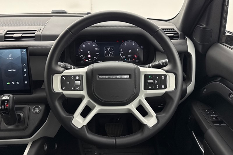 2025 (74) LAND ROVER DEFENDER 3.0 D250 X-Dynamic HSE 90 3dr Auto 5753342