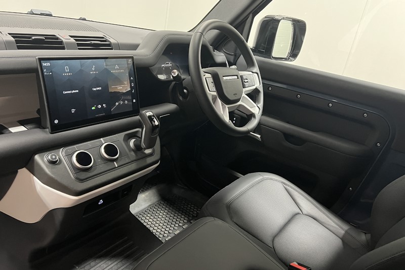 2024 (74) LAND ROVER COMMERCIAL DEFENDER 3.0 D250 Hard Top S Auto [3 Seat] 5744863