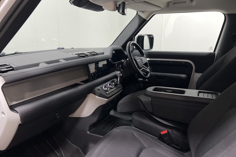 2024 (24) LAND ROVER COMMERCIAL DEFENDER 3.0 D250 Hard Top Auto [3 Seat] 5774331