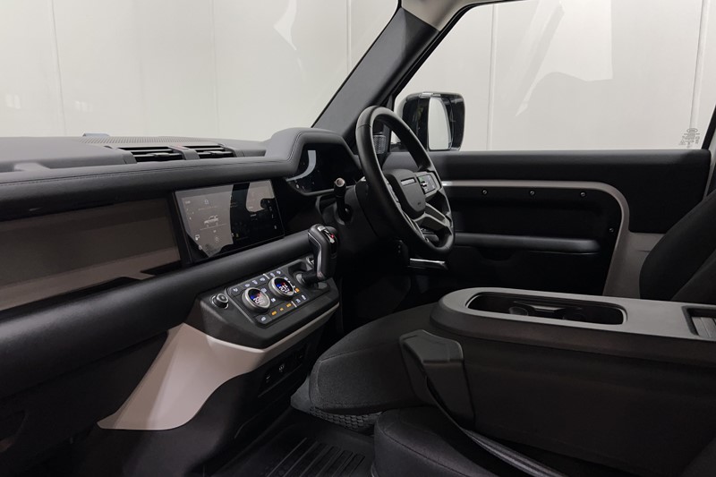 2024 (24) LAND ROVER COMMERCIAL DEFENDER 3.0 D250 Hard Top Auto [3 Seat] 5774332