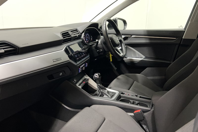 2021 (21) AUDI Q3 35 TFSI Sport 5dr S Tronic 5773277