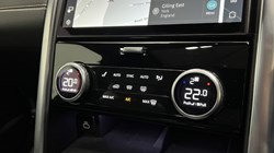 2022 (22) LAND ROVER DISCOVERY 3.0 D300 R-Dynamic HSE 5dr Auto 5778209