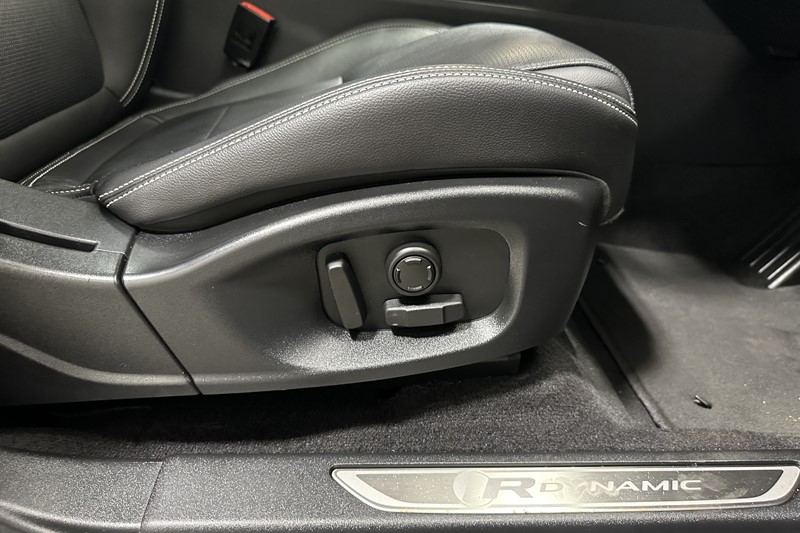2023 (23) JAGUAR E-PACE 2.0 D200 R-Dynamic Black 5dr Auto 5790834