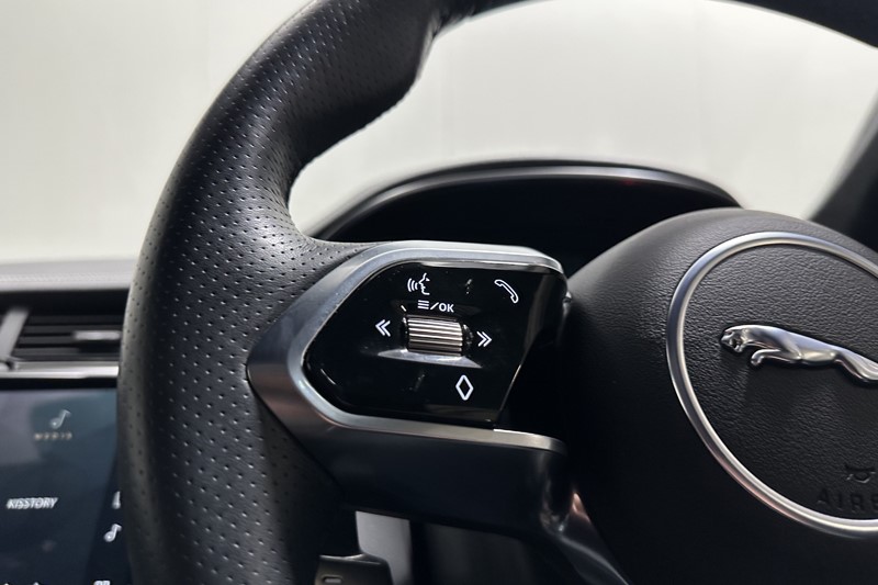 2023 (23) JAGUAR E-PACE 2.0 D200 R-Dynamic Black 5dr Auto 5790840