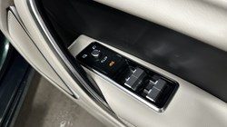2024 (24) JAGUAR XF 2.0 D200 R-Dynamic SE Black 4dr Auto 5774358