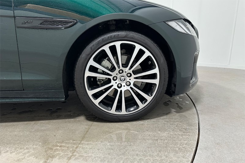2024 (24) JAGUAR XF 2.0 D200 R-Dynamic SE Black 4dr Auto 5774352