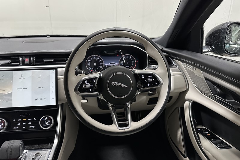 2024 (24) JAGUAR XF 2.0 D200 R-Dynamic SE Black 4dr Auto 5774355