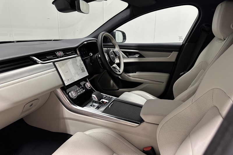2024 (24) JAGUAR XF 2.0 D200 R-Dynamic SE Black 4dr Auto 5774377