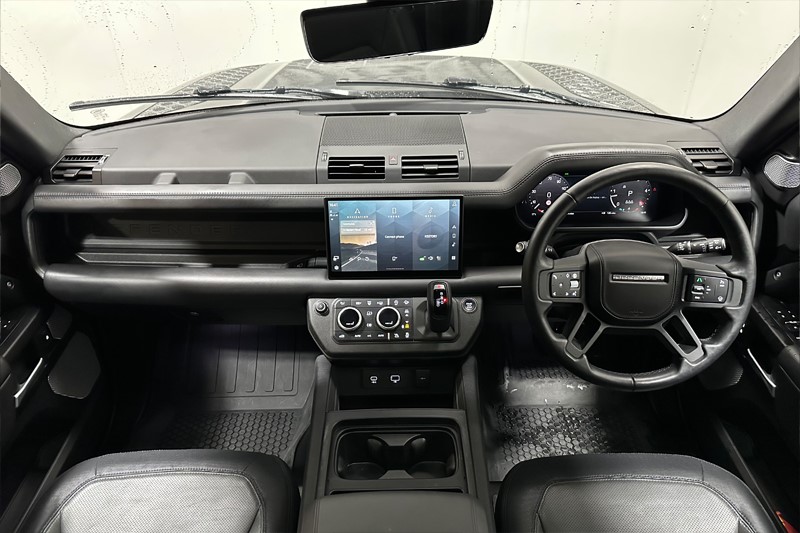 2025 (25) LAND ROVER DEFENDER 3.0 D350 Outbound 130 5dr Auto 5774250