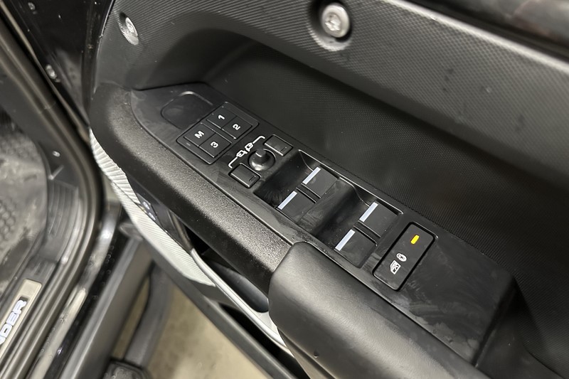 2025 (25) LAND ROVER DEFENDER 3.0 D350 Outbound 130 5dr Auto 5774256