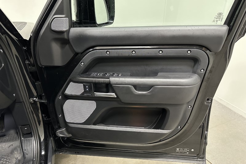 2025 (25) LAND ROVER DEFENDER 3.0 D350 Outbound 130 5dr Auto 5774254