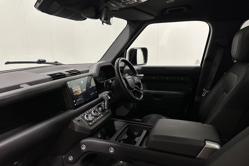 2025 (25) LAND ROVER DEFENDER 3.0 D350 Outbound 130 5dr Auto 5774281