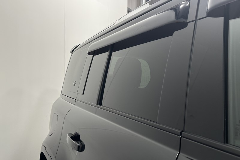 2023 (23) LAND ROVER DEFENDER 3.0 D300 X-Dynamic HSE 110 5dr Auto 5816470