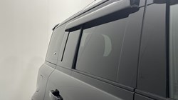 2023 (23) LAND ROVER DEFENDER 3.0 D300 X-Dynamic HSE 110 5dr Auto 5816470