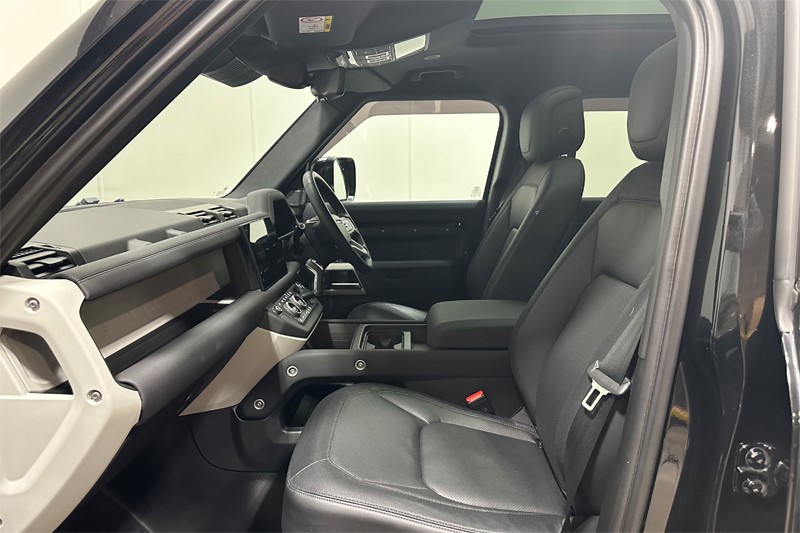 2023 (23) LAND ROVER DEFENDER 3.0 D300 X-Dynamic HSE 110 5dr Auto 5816422
