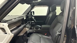 2023 (23) LAND ROVER DEFENDER 3.0 D300 X-Dynamic HSE 110 5dr Auto 5816422