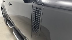 2023 (23) LAND ROVER DEFENDER 3.0 D300 X-Dynamic HSE 110 5dr Auto 5816474
