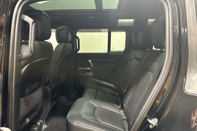 2023 (23) LAND ROVER DEFENDER 3.0 D300 X-Dynamic HSE 110 5dr Auto 5816423