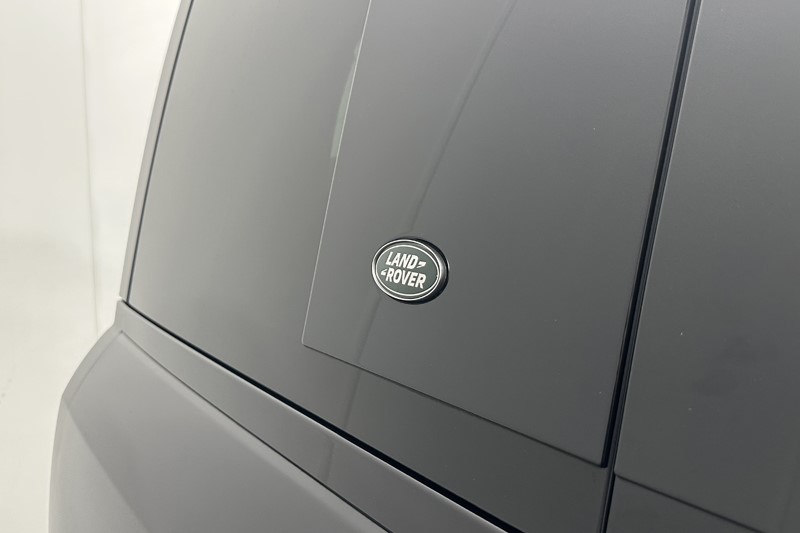 2023 (23) LAND ROVER DEFENDER 3.0 D300 X-Dynamic HSE 110 5dr Auto 5816471