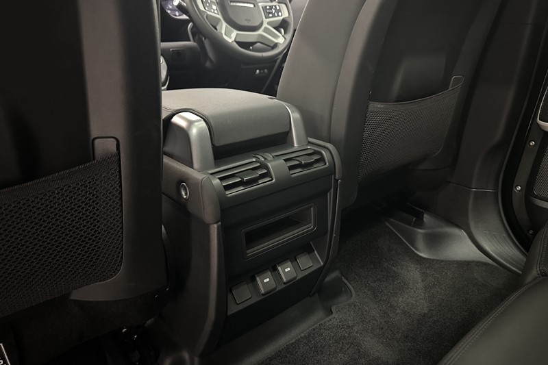2023 (23) LAND ROVER DEFENDER 3.0 D300 X-Dynamic HSE 110 5dr Auto 5816465
