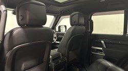 2023 (23) LAND ROVER DEFENDER 3.0 D300 X-Dynamic HSE 110 5dr Auto 5816461