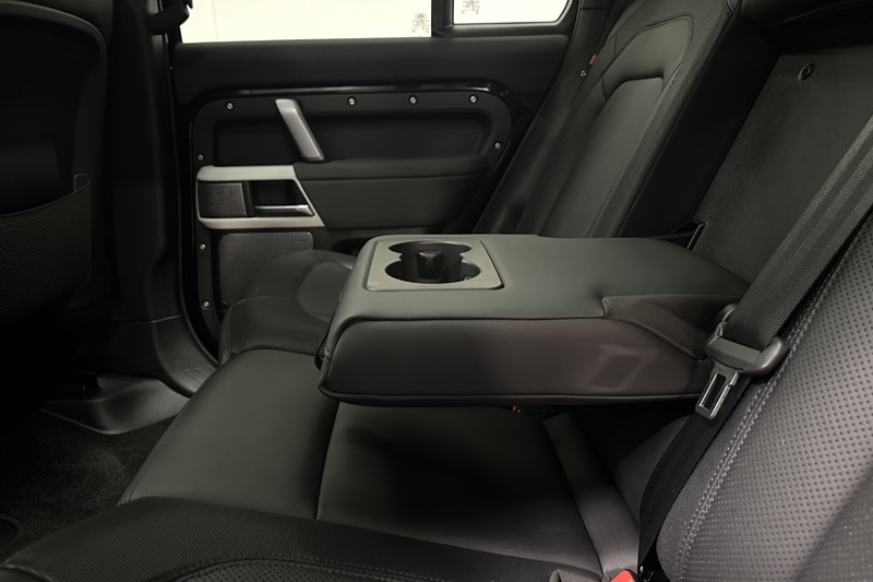 2023 (23) LAND ROVER DEFENDER 3.0 D300 X-Dynamic HSE 110 5dr Auto 5816464