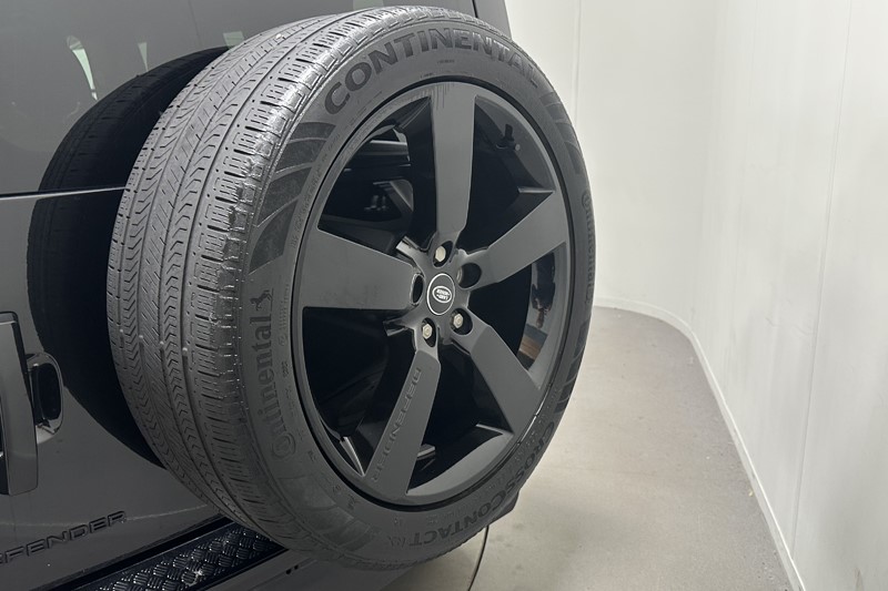 2023 (23) LAND ROVER DEFENDER 3.0 D300 X-Dynamic HSE 110 5dr Auto 5816469