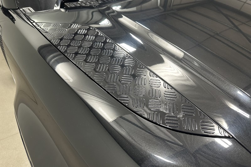 2023 (23) LAND ROVER DEFENDER 3.0 D300 X-Dynamic HSE 110 5dr Auto 5816475