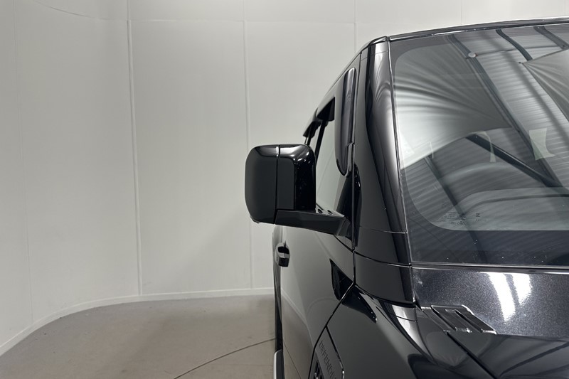 2023 (23) LAND ROVER DEFENDER 3.0 D300 X-Dynamic HSE 110 5dr Auto 5816473