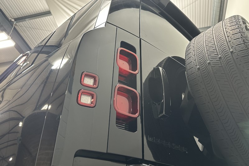 2023 (23) LAND ROVER DEFENDER 3.0 D300 X-Dynamic HSE 110 5dr Auto 5816468
